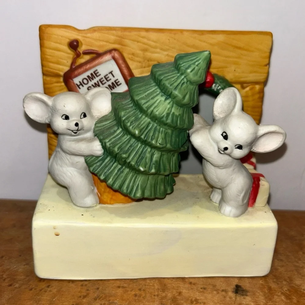 House of Lloyd Yuletide Mice Musical Figurine Music Box Light Christmas 1988 Vtg